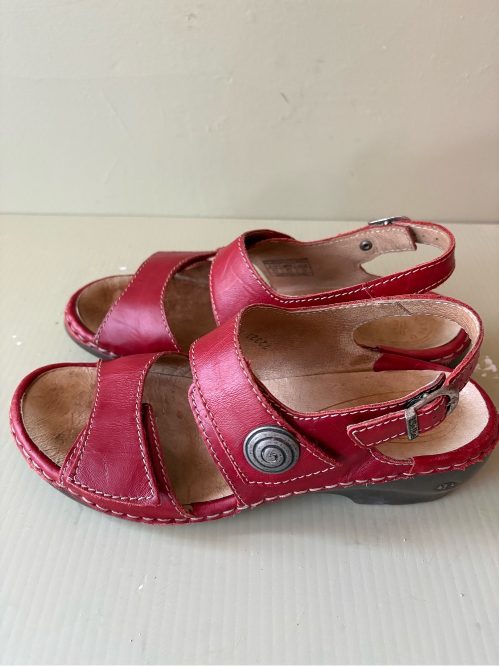 Josef Seibel Red Leather Comfort Sandals size 39 or 8.5 - Picture 8 of 9